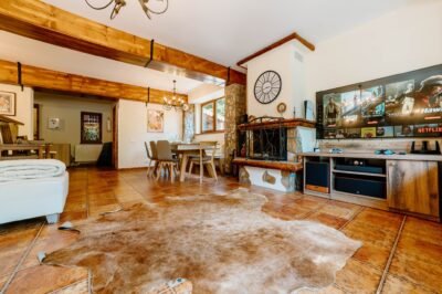Iris Chalet