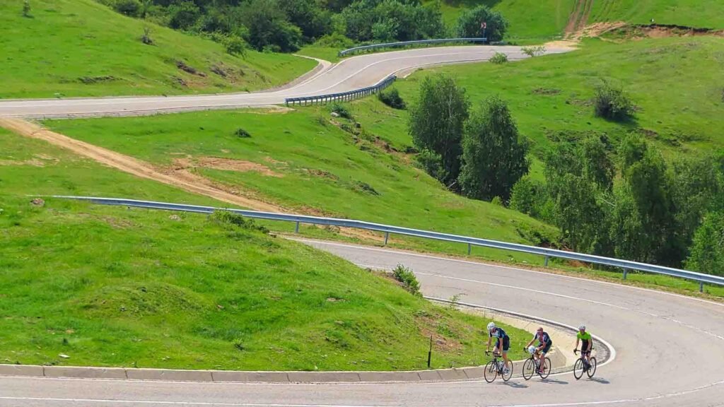 Biciclist pe Transalpina în Munții Șureanu