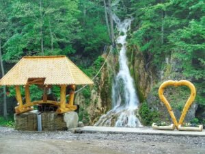 Cascadele de travertin Șipote din Munții Trascăului