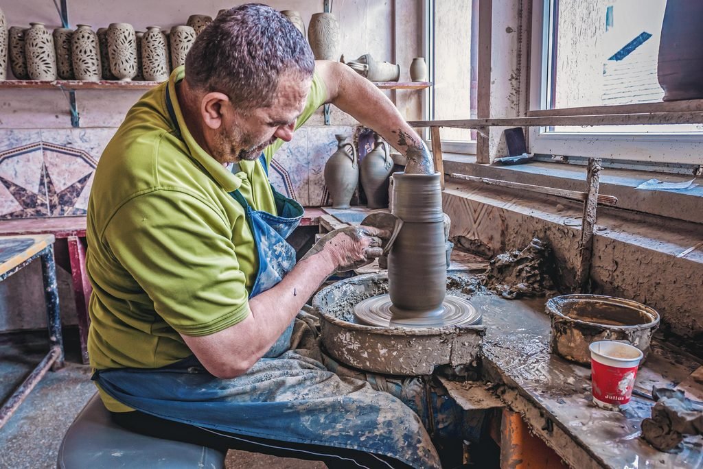 Cum se fabrică ceramica neagră de Marginea