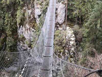 Cheile Bicajelului, Podul suspendat