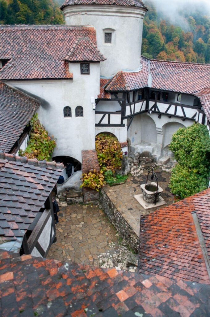 Curtea interioară a Castelului Bran