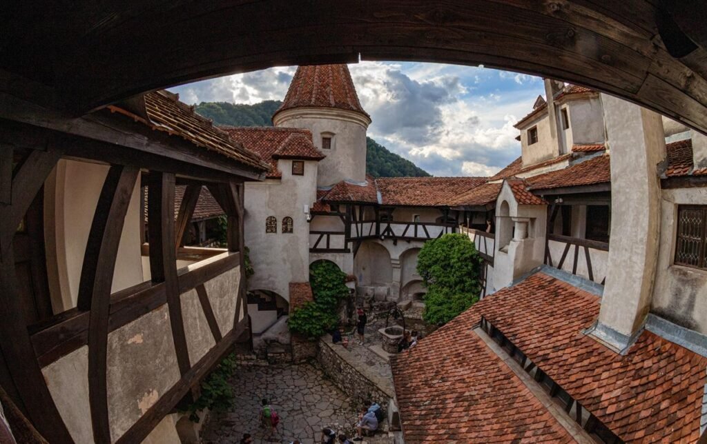 Curtea interioară a Castelului Bran