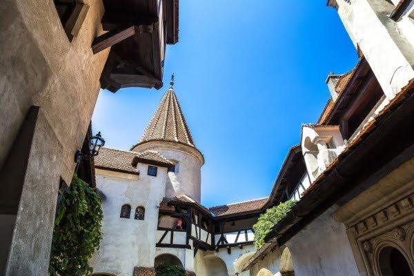 Curtea interioară a Castelului Bran