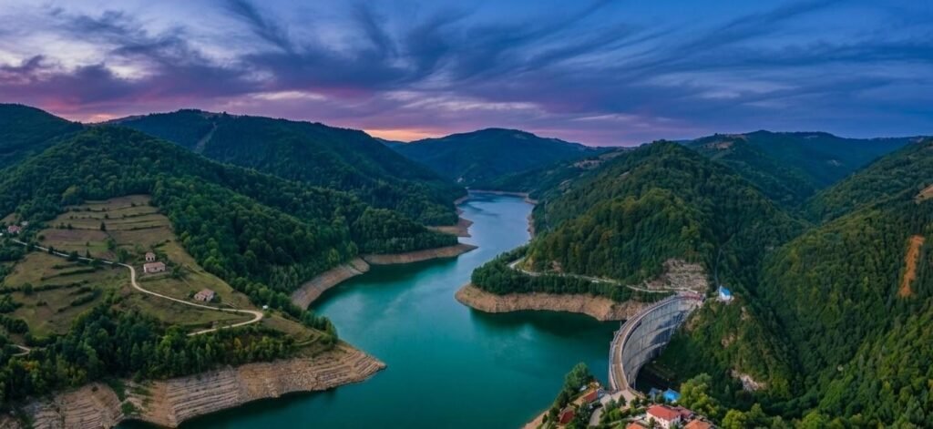 Lacul Oașa în Munții Șureanu