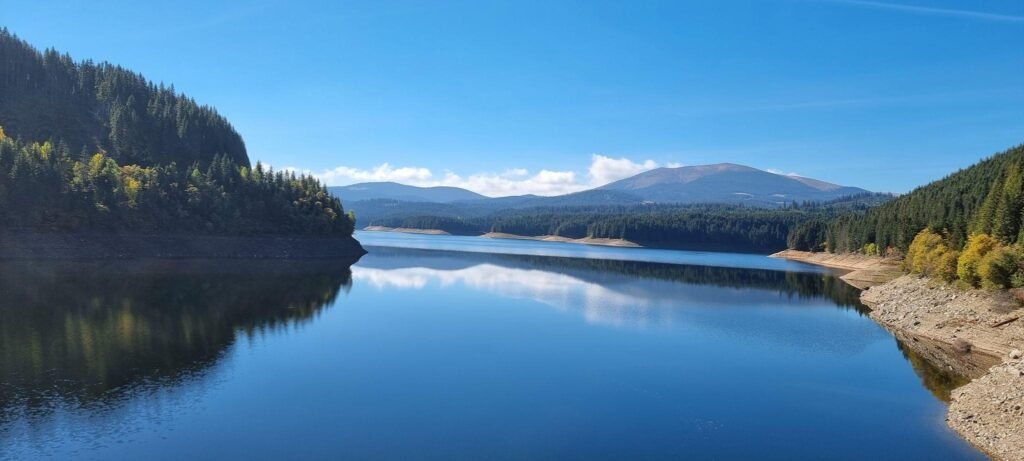 Lacul Oașa în Munții Șureanu