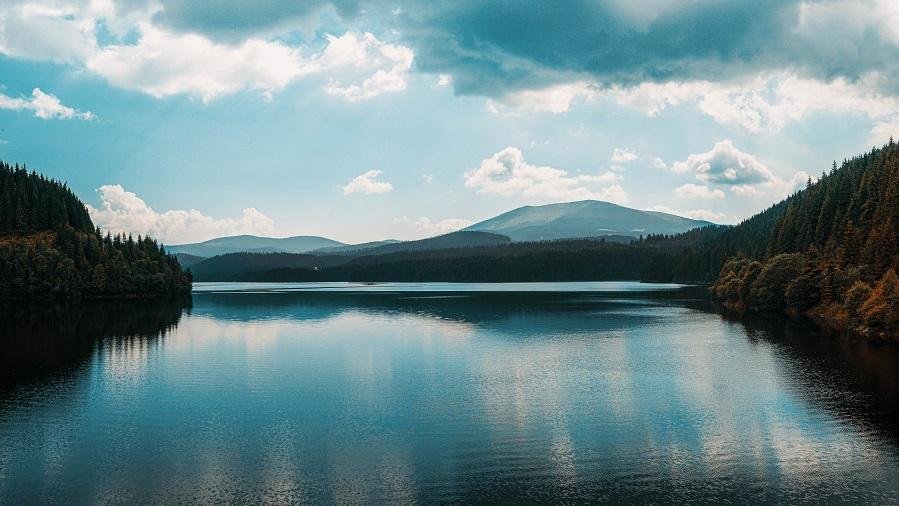 Lacul Oașa în Munții Șureanu