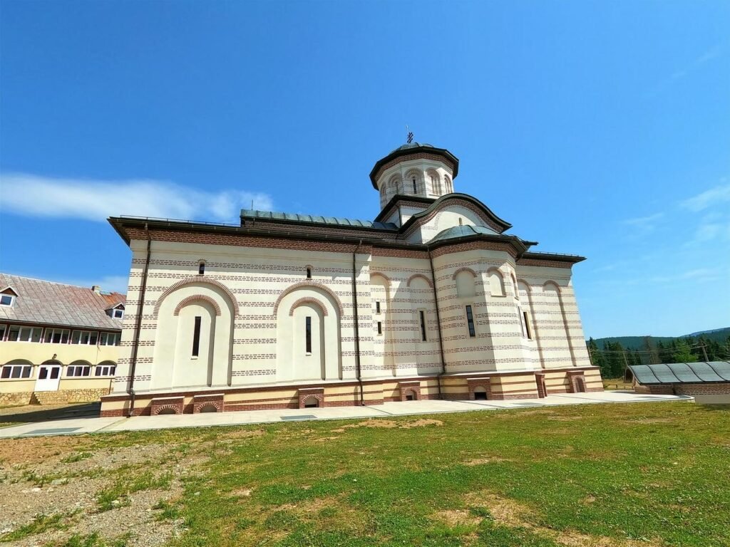 Mănăstirea Oașa din Munții Șureanu