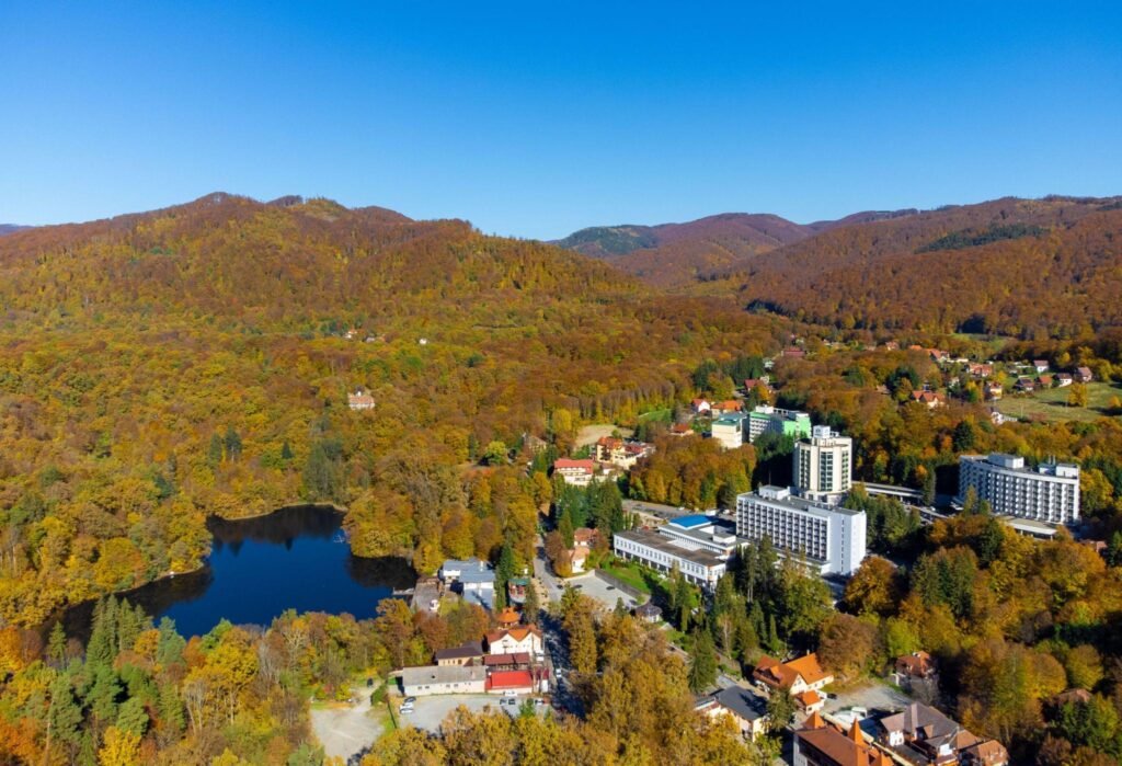 Panorama stațiunii Sovata la răsărit.