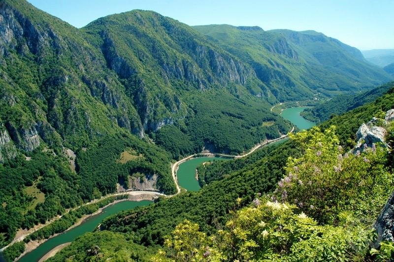 Munții Domogled și Valea Cernei.
