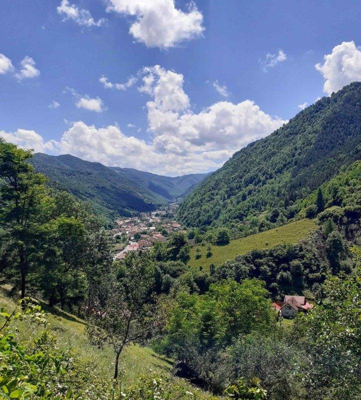 Localitatea Șugag, una dintre principalele porți de acces spre Valea Sebeșului