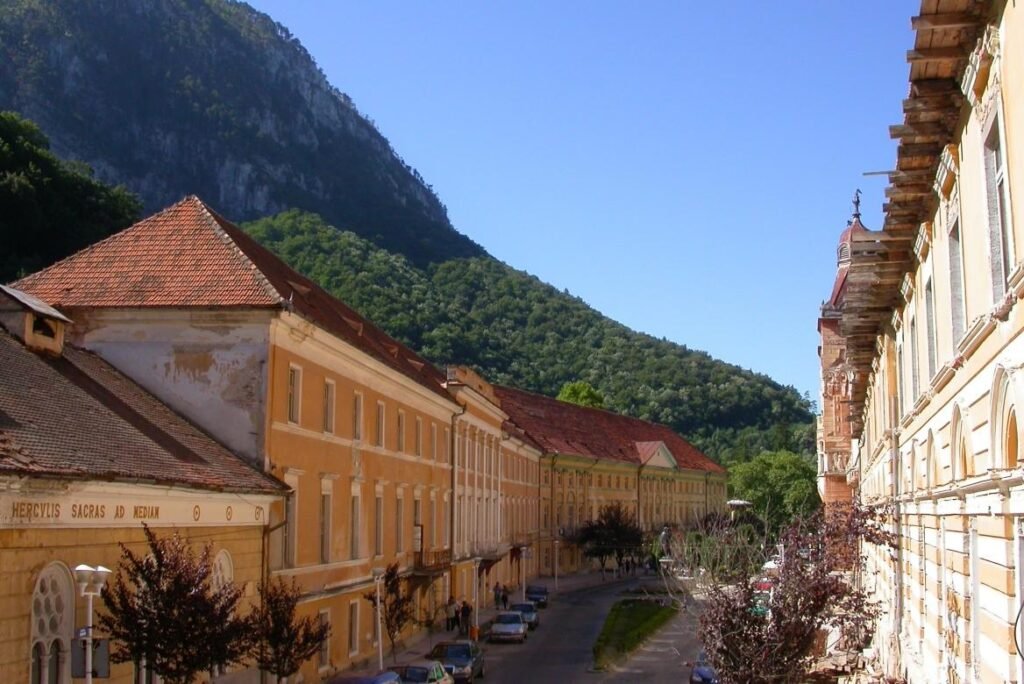 Centrul istoric al Băilor Herculane.