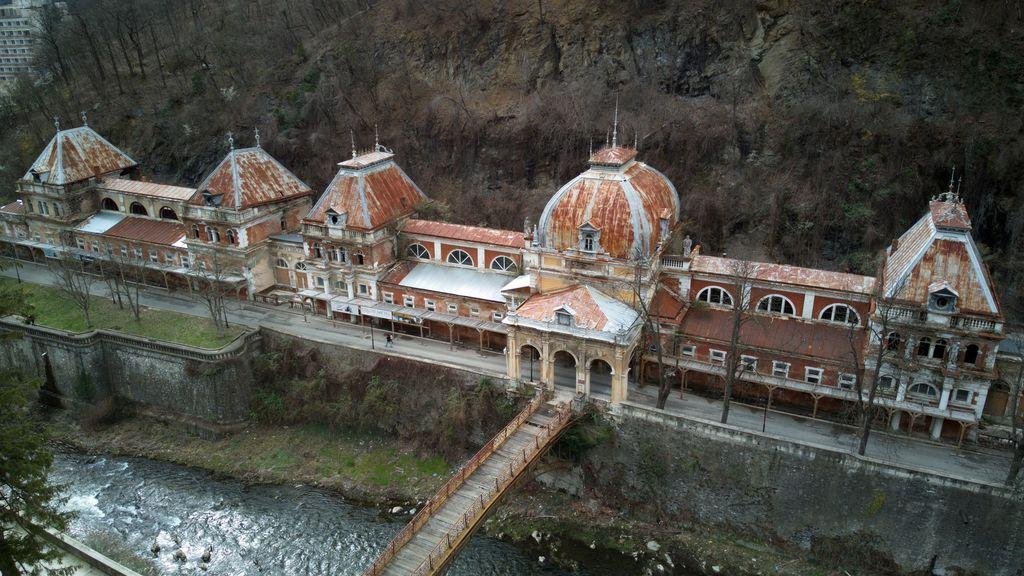 Centrul istoric al Băilor Herculane.