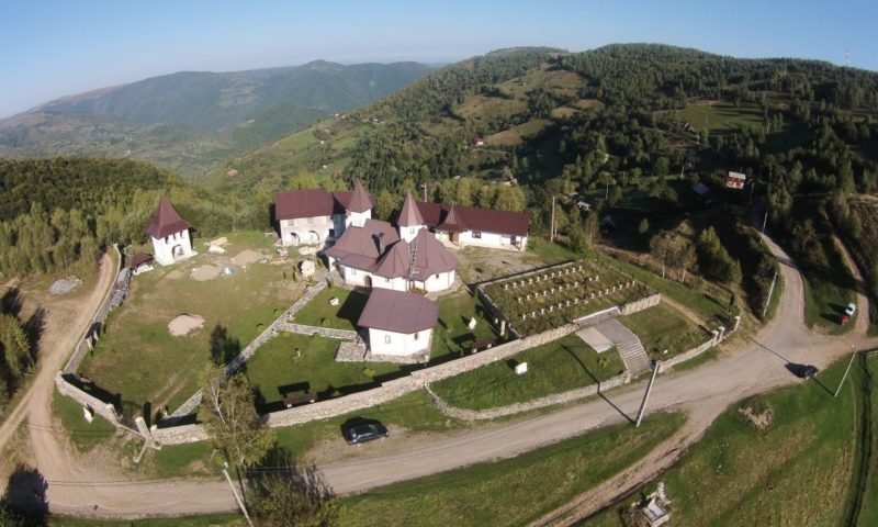 Mănăstirea Muntele Rece din Măguri-Răcătău